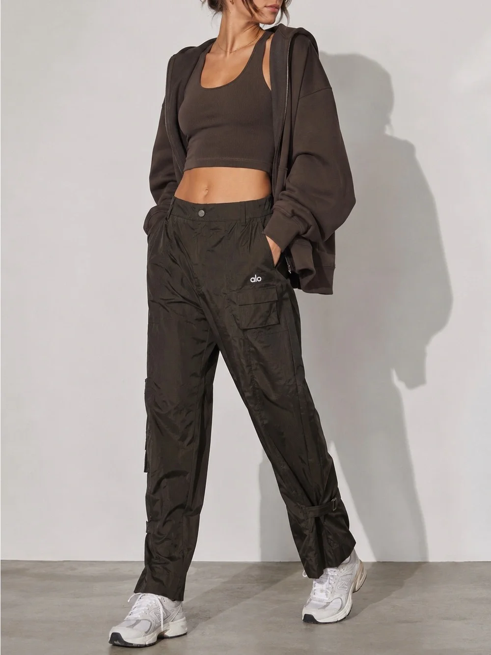 ALO Yoga Blaze Cargo Track Pants Ankle Snaps M Medium NWT Espresso Brown